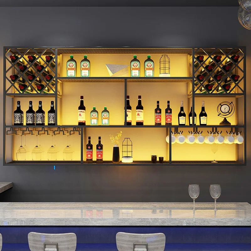 meuble mural bar noir grille métallique moderne bouteilles vin verres horloge lampe plateauSuspension