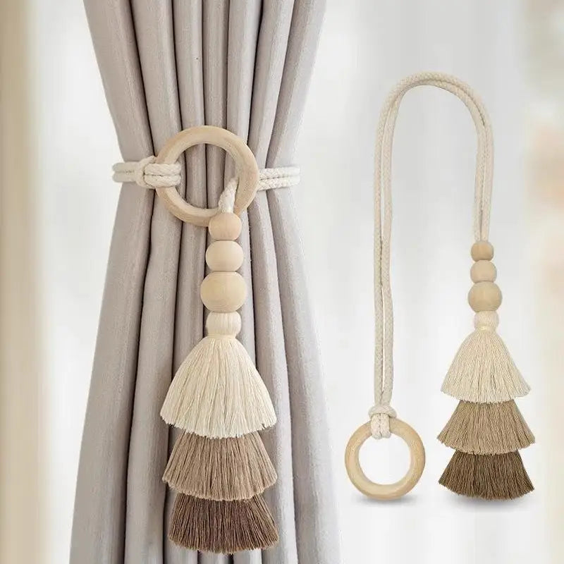boucles rideau bois pompons tissus beiges marrons boho chic anneaux décoration maison