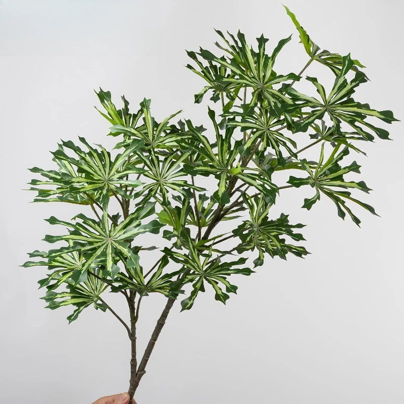 décoration intérieure plante artificielle feuilles texturées verte blanche botanique tableaux vases dorés minimalistes