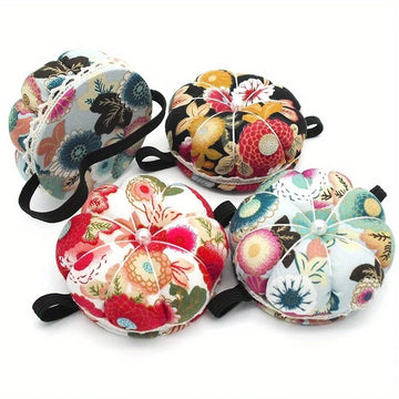 pinces couture traditionnelles fleurs colorées blanches rubans noirs noir rouge vert