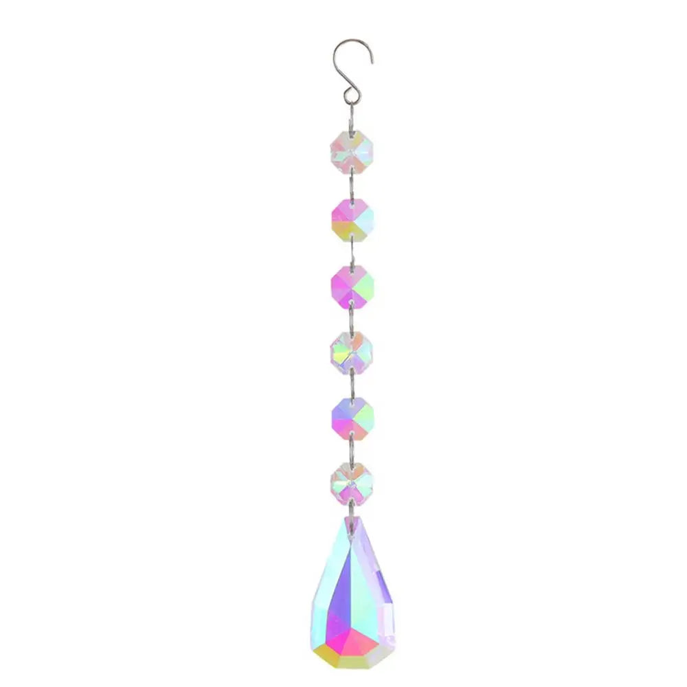pendentif moderne multicolore facettes brillantes transparents anneaux métalliques chaîne élégants