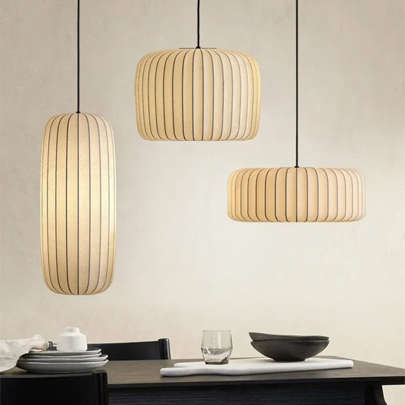 suspension lumineuse moderne soie beige clair rayures horizontales opacité chaînes noires 4200K 3000K 6500K