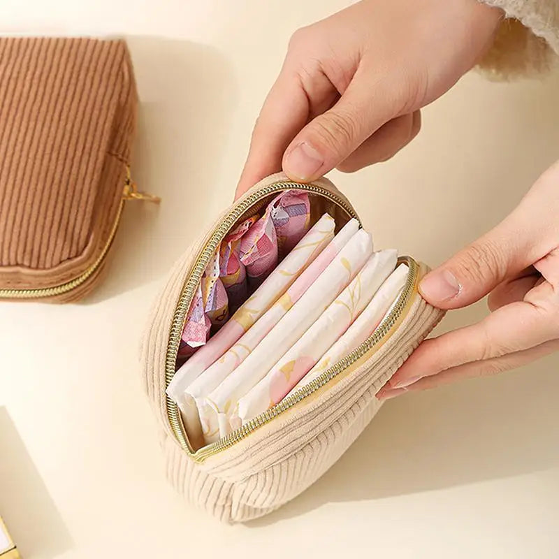 sac rangement serviettes hygiéniques réutilisable broderie fleurs animaux quadrillée fermeture glissière beige clair