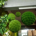 décoration extérieure boules mousse artificielle herbe naturelle accrochées vert texture