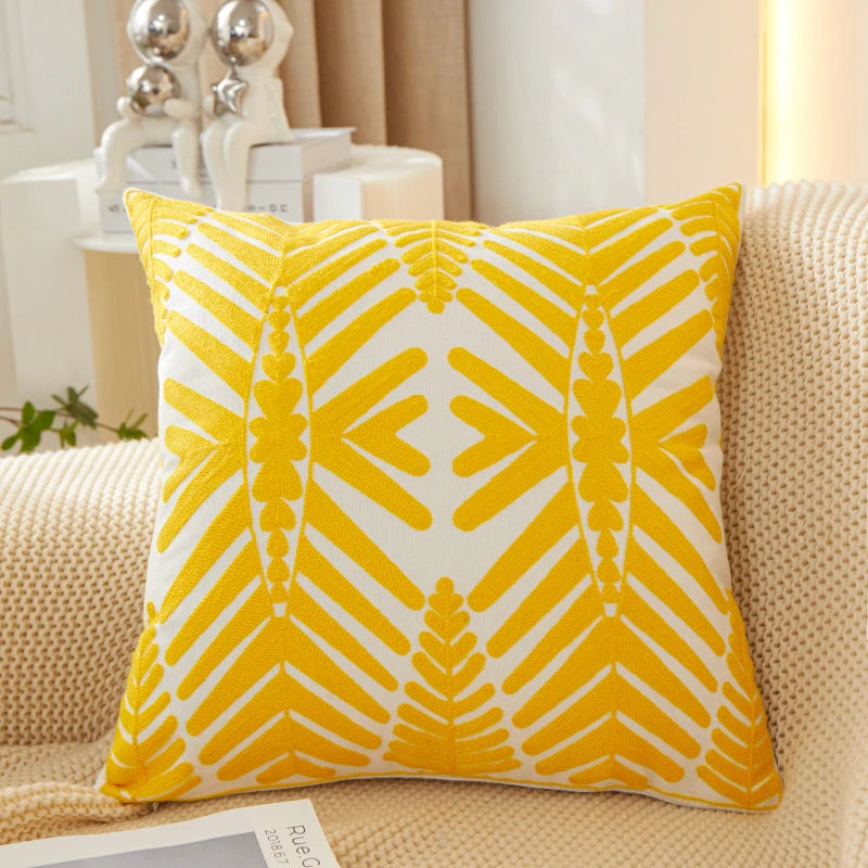 housse coussin carré brodé feuilles stylisées moderne coton polyester beige vert jaune rose fermeture