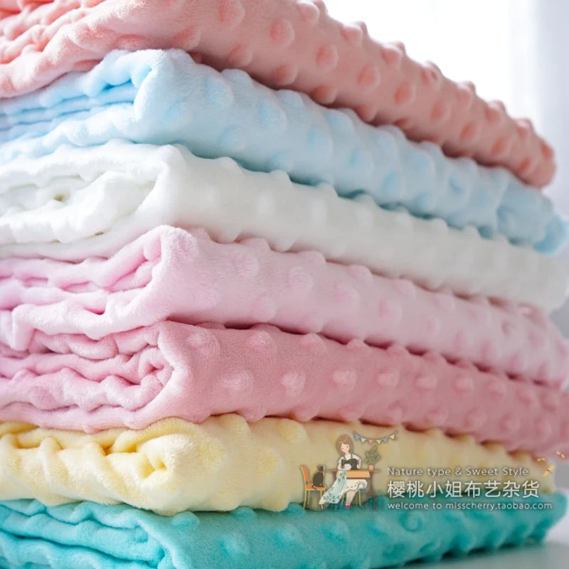 tissu flanelle polyester biodegradable 150cm large rose bleu clair texture points moderne doux