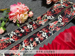 ruban décoratif artisanal dragon stylisé fleurs motifs floraux rouge noir blanc doré