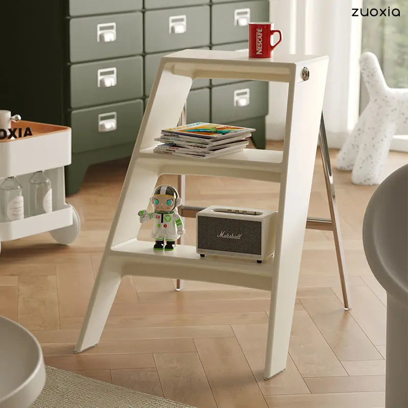 trois marches plastique transparent moderne minimaliste pieds métalliques porte ouverte poids 150kg