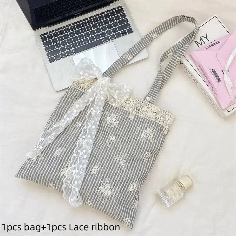 sac main gris clair rayures horizontales dentelle blanche moderne féminin polyestère poignéesversible capacité grande