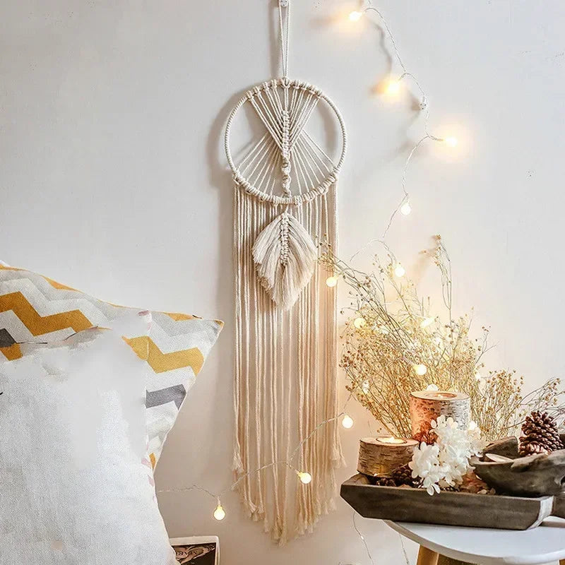 décoration murale boho chic attrape rêves macramé blanc plume fleur