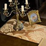 nappe décorative élégante motif floral marron beige doré tissu brodé relief maison runner table