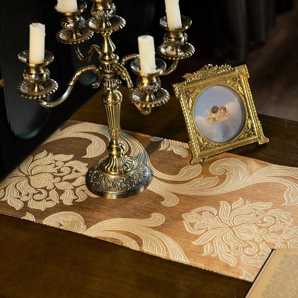 nappe décorative élégante motif floral marron beige doré tissu brodé relief maison runner table