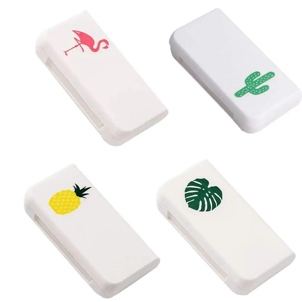 boîte rangement pilules semaines transparente moderne compartiments rigidifiants couvercle pratique portable voyage