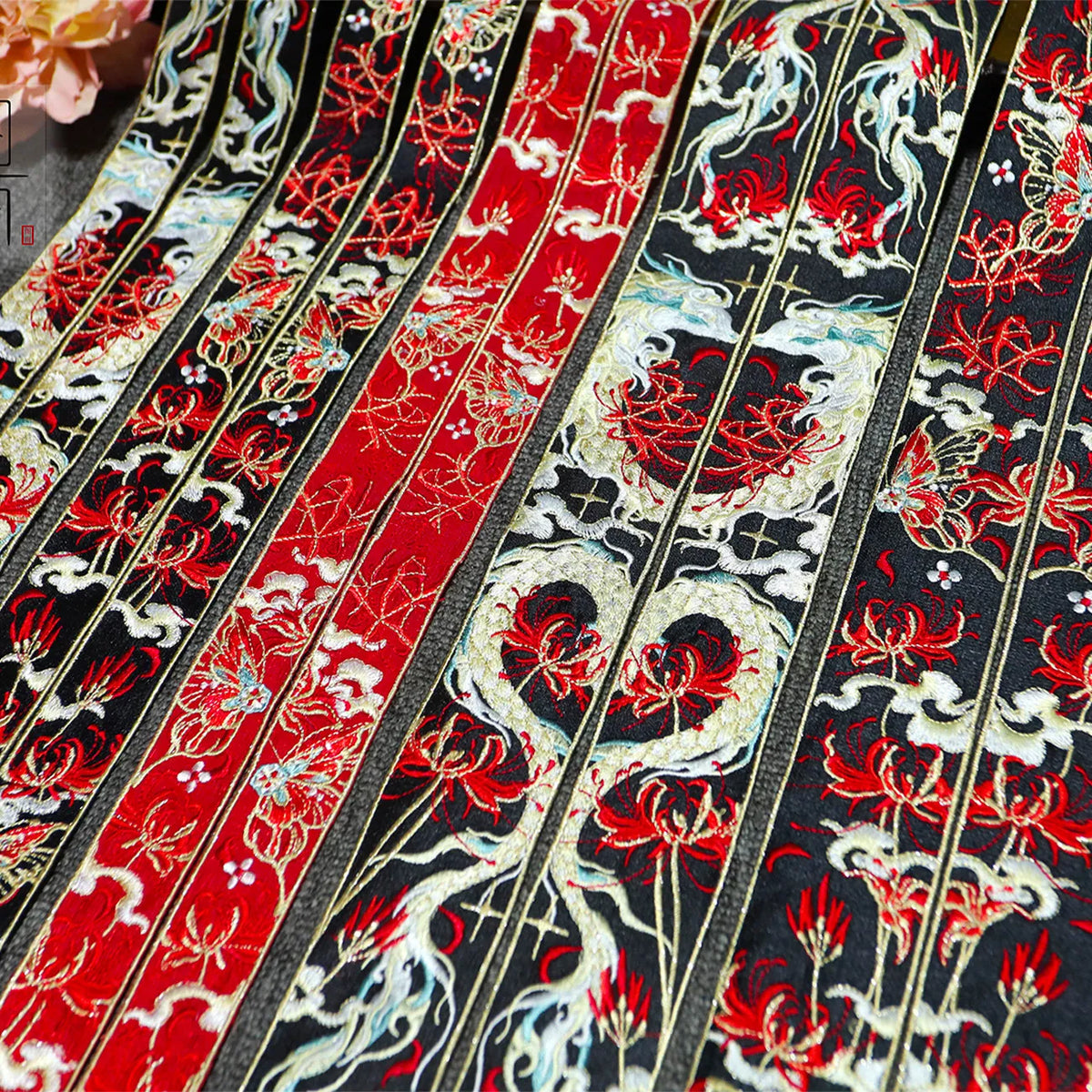ruban décoratif artisanal dragon stylisé fleurs motifs floraux rouge noir blanc doré