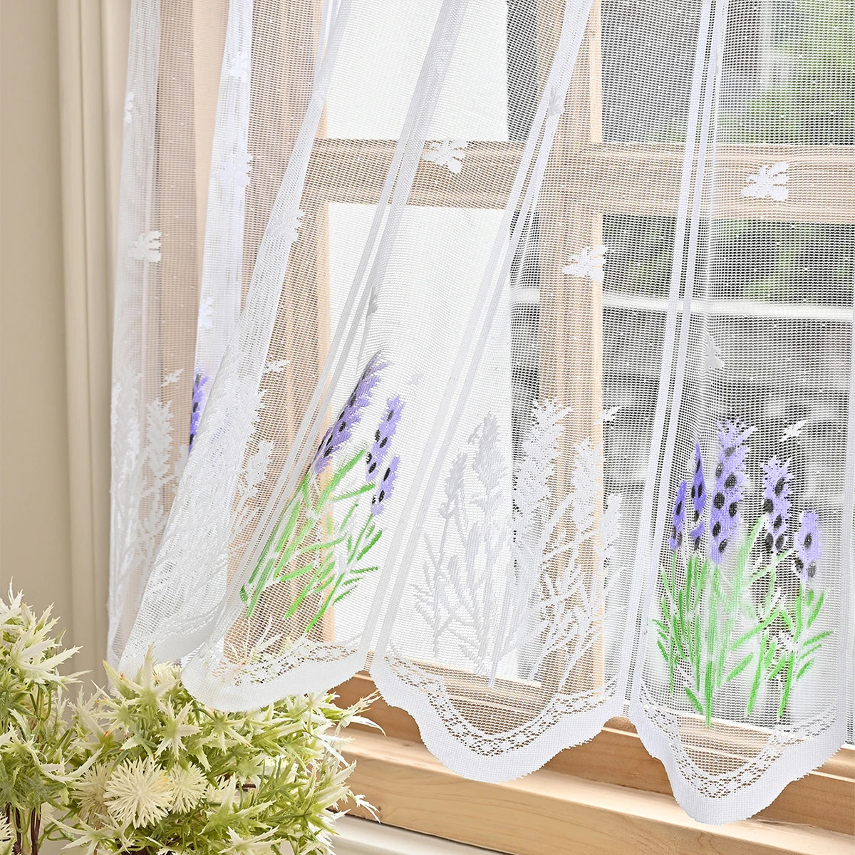 rideau dentelle fleurs lavande transparent blanc violet chambre salon decoration