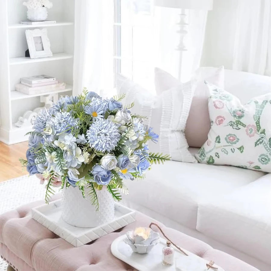 bouquets fleurs artificielles rose blanche bleue intérieur décoration maison panier tressé vases transparents
