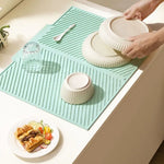 tapis cuisine vert pastel rayures diagonales moderne sans fixation 42.5cm 50.5cm