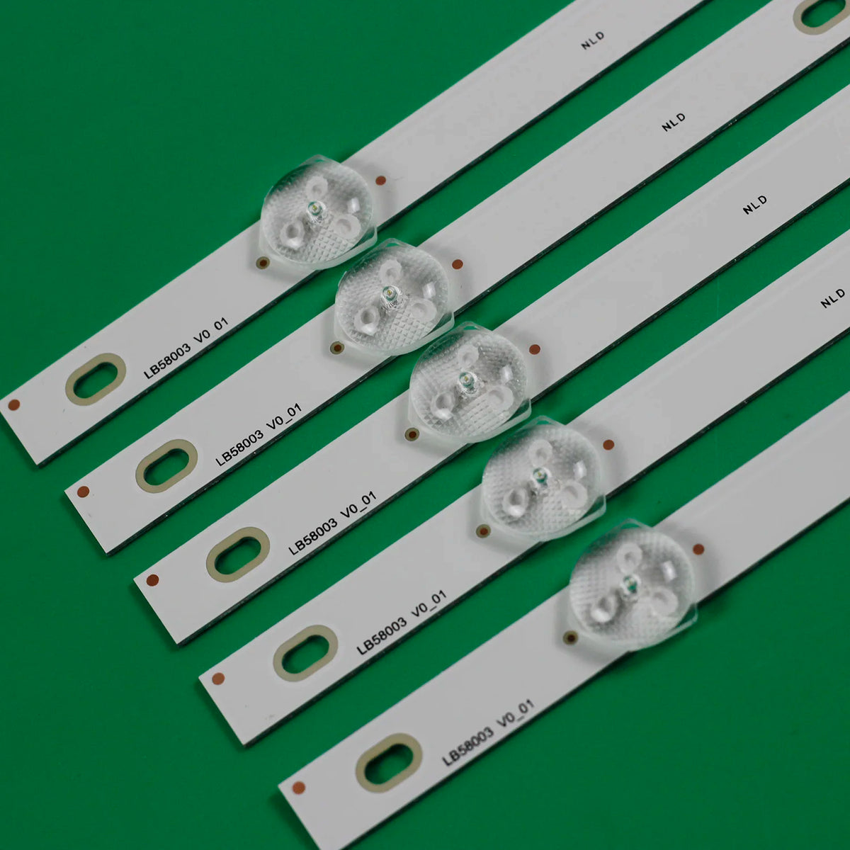 bandes lumineuses blancs connecteurs électriques modernes compatibles téléviseurs différents