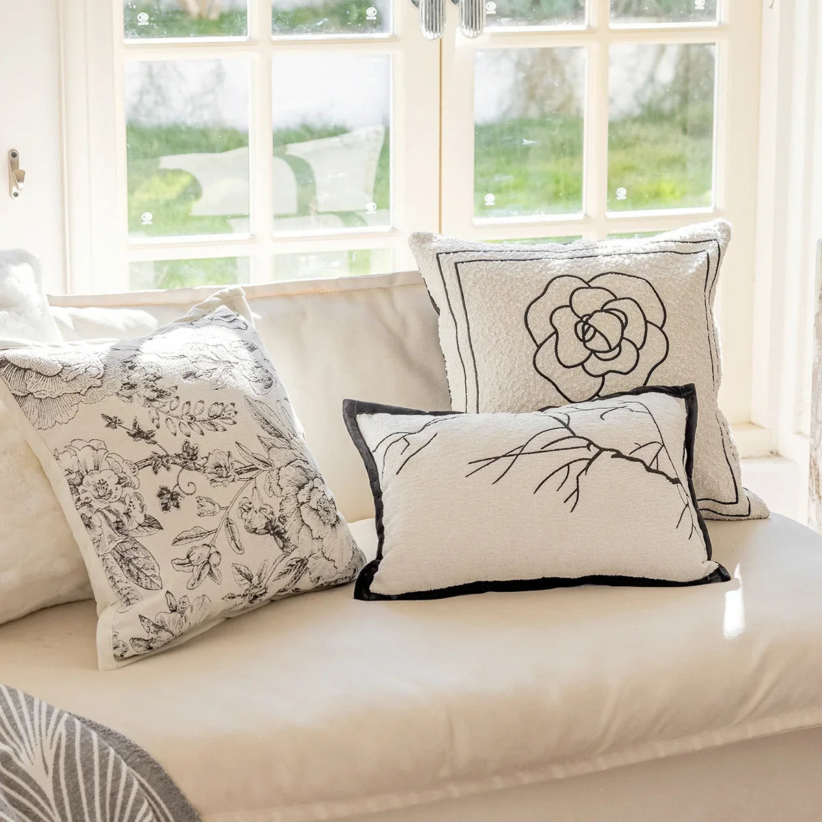coussin décoratif moderne motif floral blanc nordique polyester jacquard adhésif