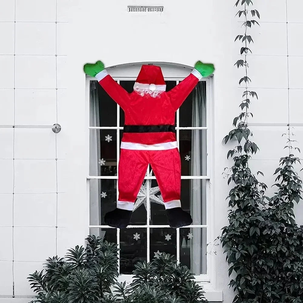 Détail du Père Noël en peluche pour décoration extérieure