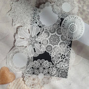décorations papier dentelle motifs floraux blancs transparentes mariage anniversaire fêtes vintage romantique