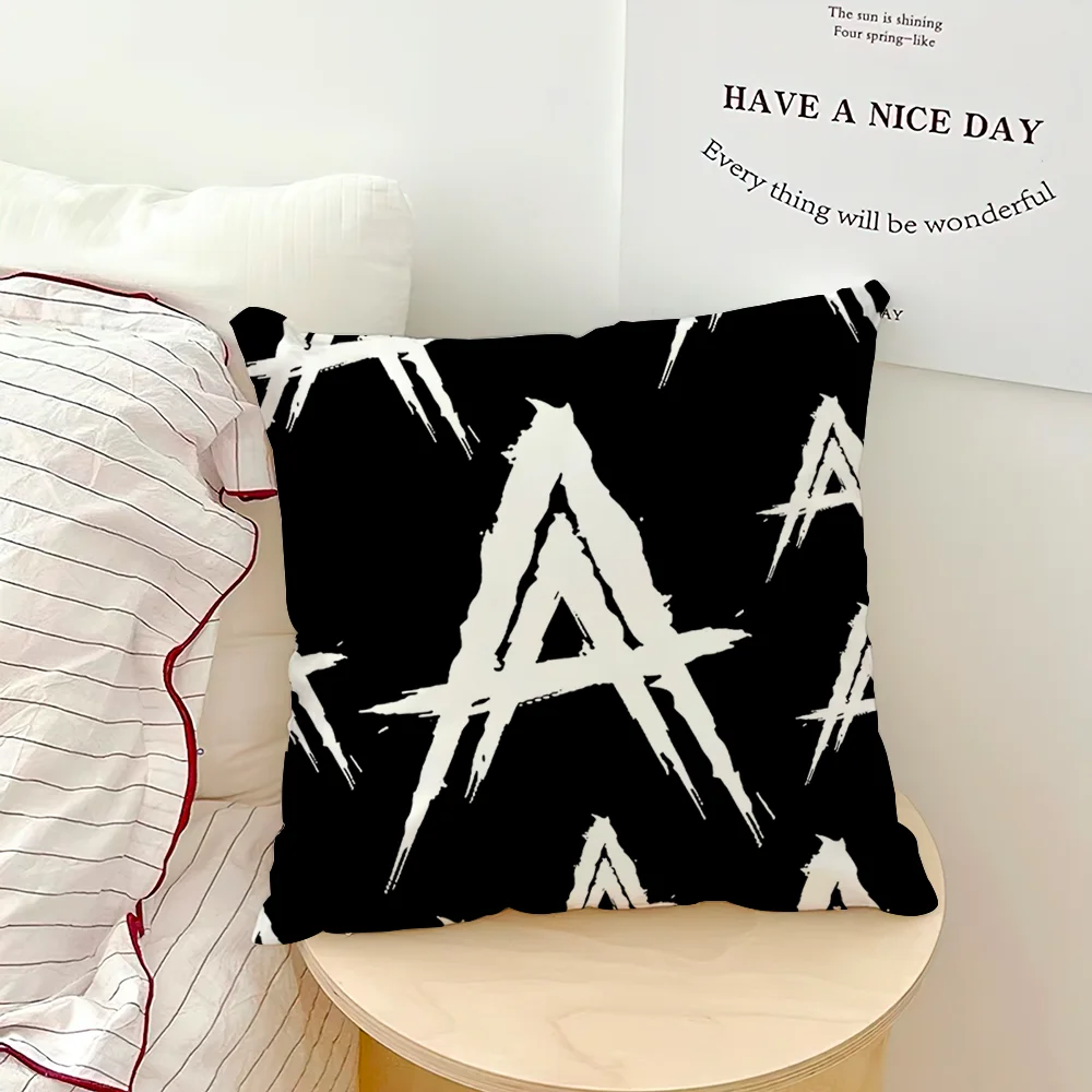 coussin décoratif carré noir motif géométrique blanc moderne salon chambre canapé fauteuil maison
