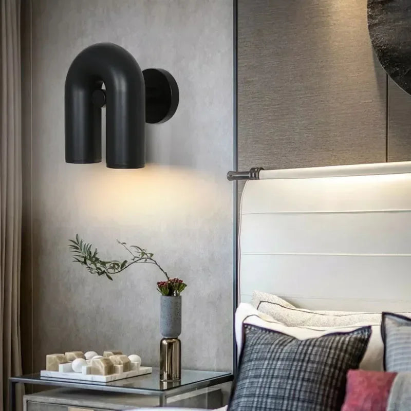 lampes murales modernes bleu turquoise noir blanc cassé rouille sculpturales éclairage quotidien minimaliste fixées