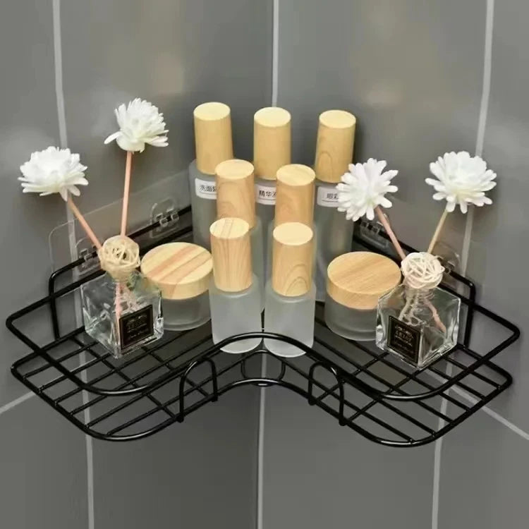 étagère salle bain moderne fer noir blanche grille métallique adhésive cosmétique rangement angle mur
