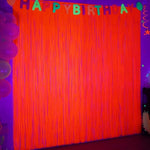 rideau franges violet orange vert fluo adhésif festif décoration fête uv nocturne