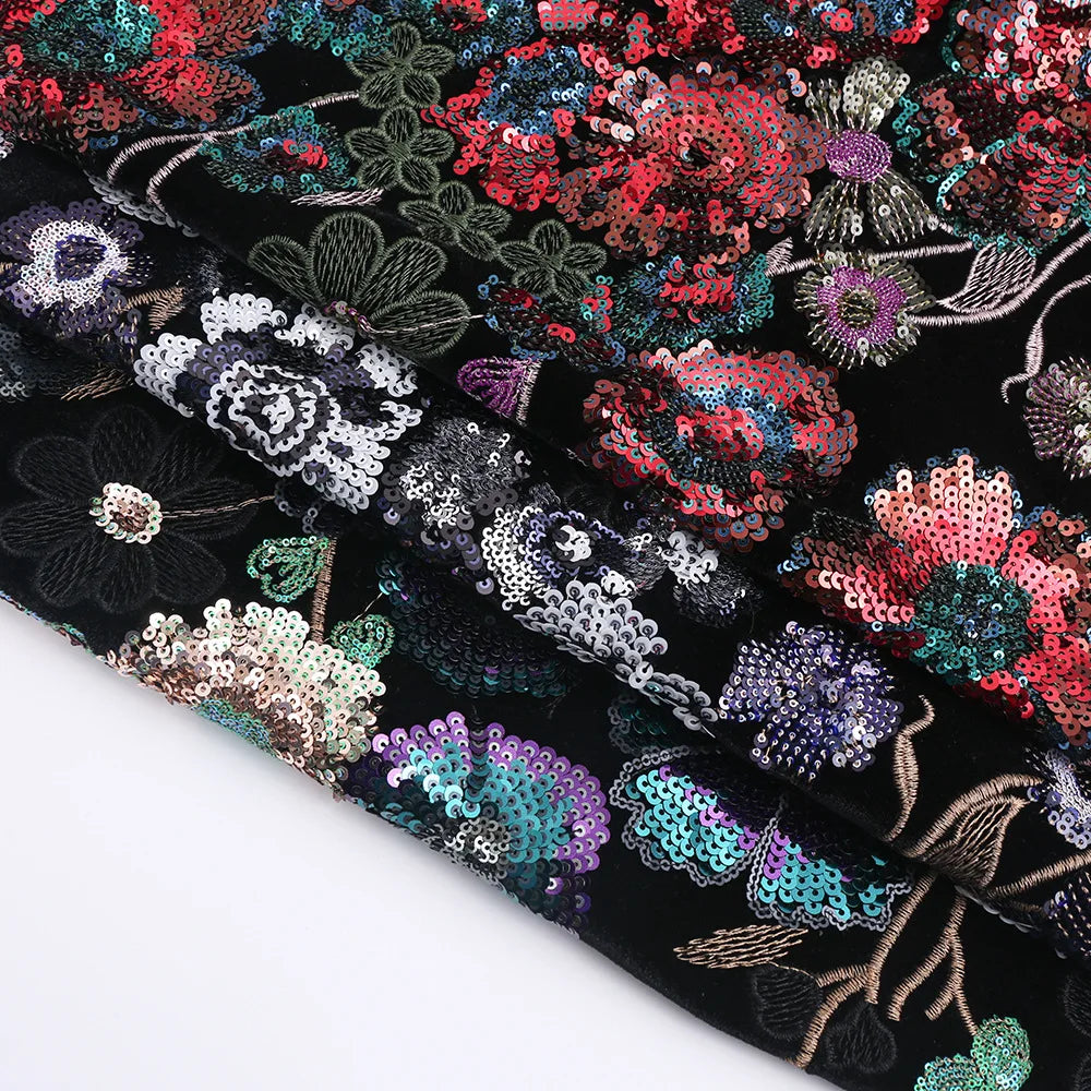 tissu brodé fleurs paillettes noir rouge vert violet polyester opacité 125cm broderie pailletée tissu