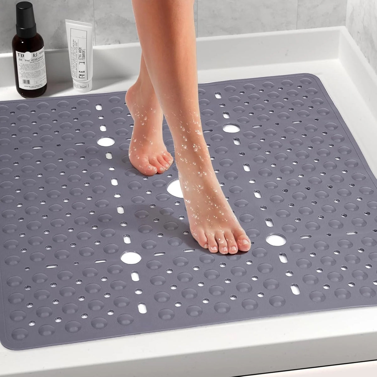 tapis douche moderne bleu clair perforations drainage ventouses antidérapantes salle bain respectueux environnement machine