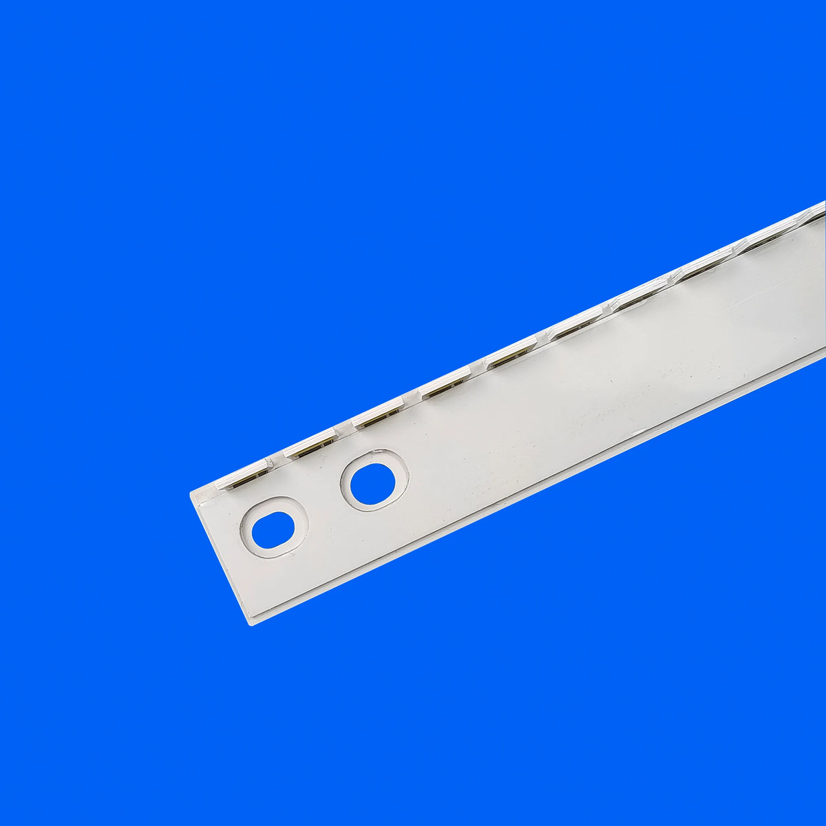barre lumineuse led blanc moderne connecteur électrique minimaliste