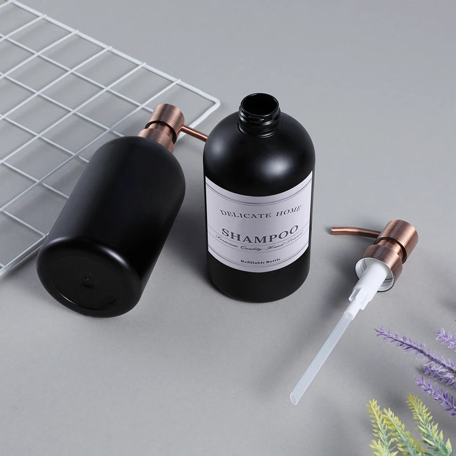 bouteilles shampooing après shampoing gel douche rechargeables transparentes marron noir blanches modernes pompes pression