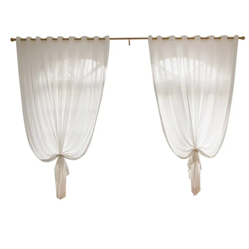 rideau blanc semi transparent motif floral moderne anneaux métalliques fenêtre salon chambre