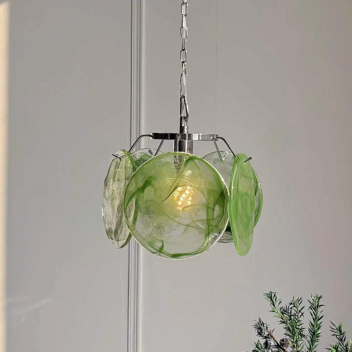 lampe suspendue moderne verre coloré transparent chaîne métallique salon chambre restaurant