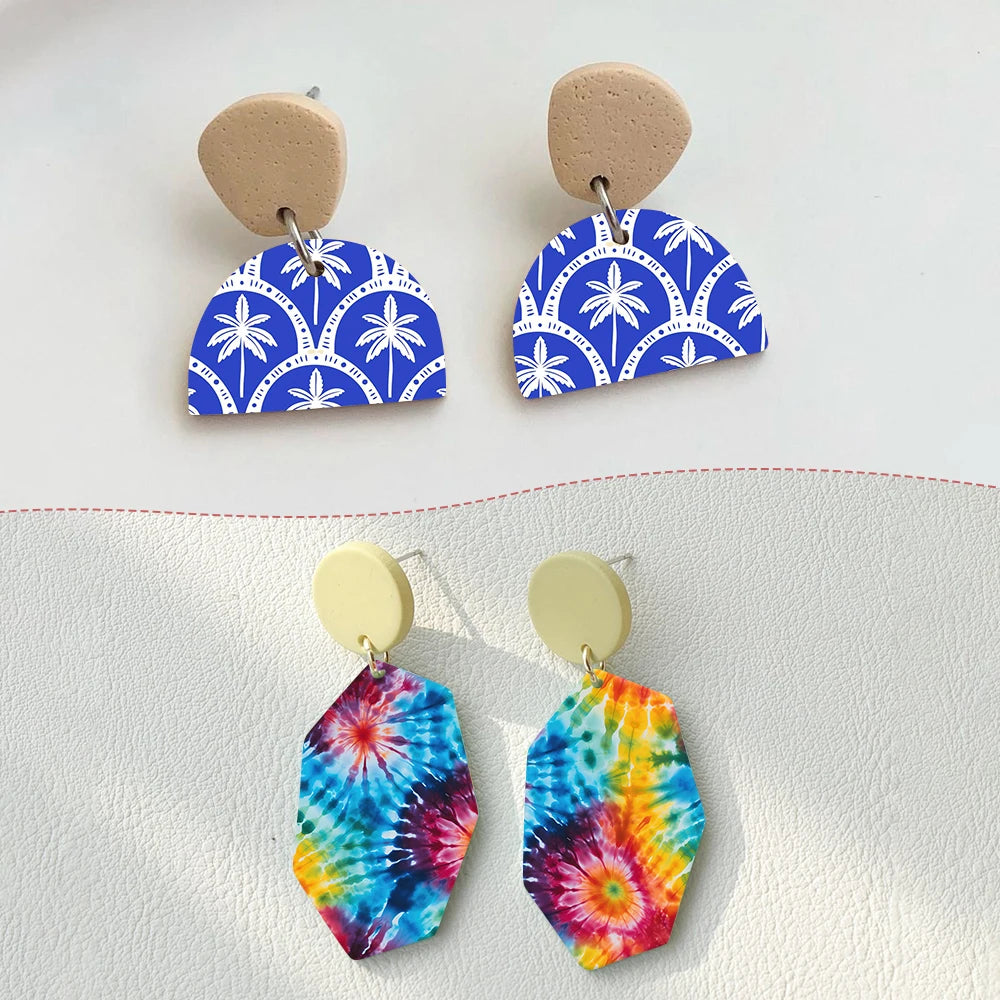 boucles d'oreilles modernes fleurs rayures palmiers abstraits couleur bleue verte rose blanche noire anneaux