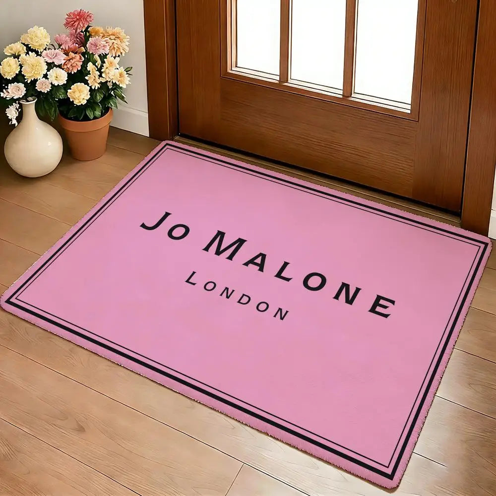 tapis moderne rose logo jo malone london noir bordure antidérapant polyester salon chambre cuisine
