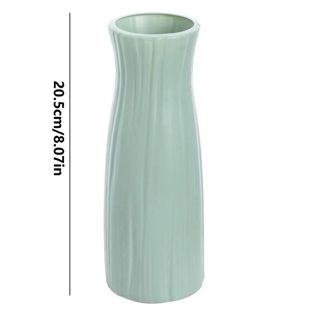 vases modernes plastique blanc vert clair rose pâle rayures verticales intérieur extérieur
