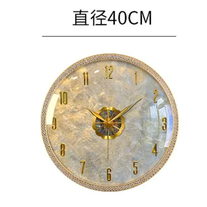 horloge murale moderne or blanc cassé marbre aiguille dorée transparente salon