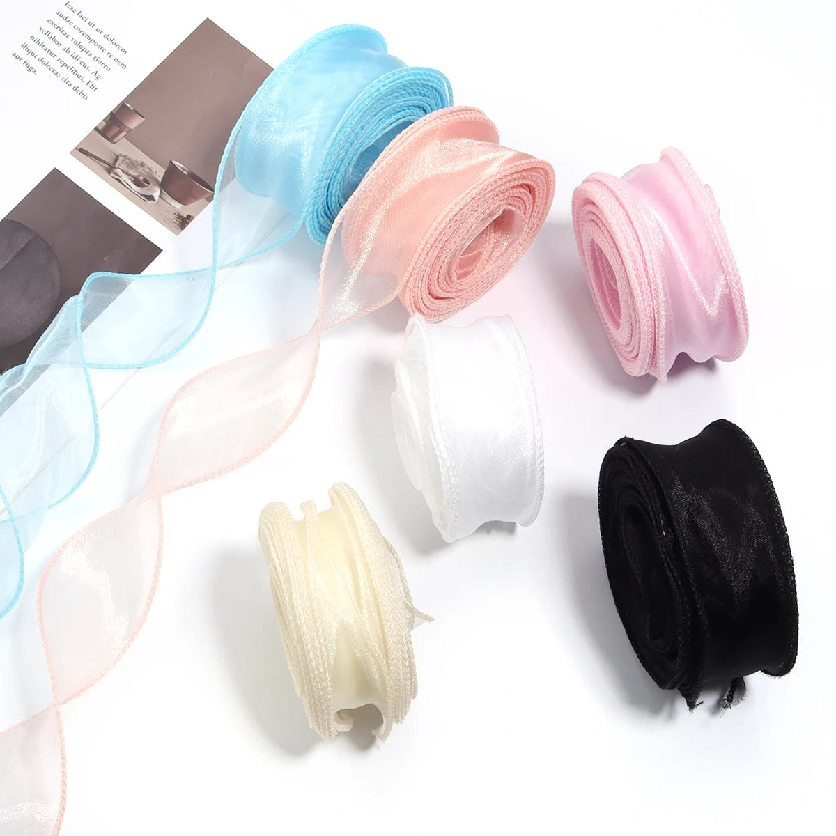 ruban organza rose clair bleu clair blanc noir moderne élégant gift wrapping mariage bouquets