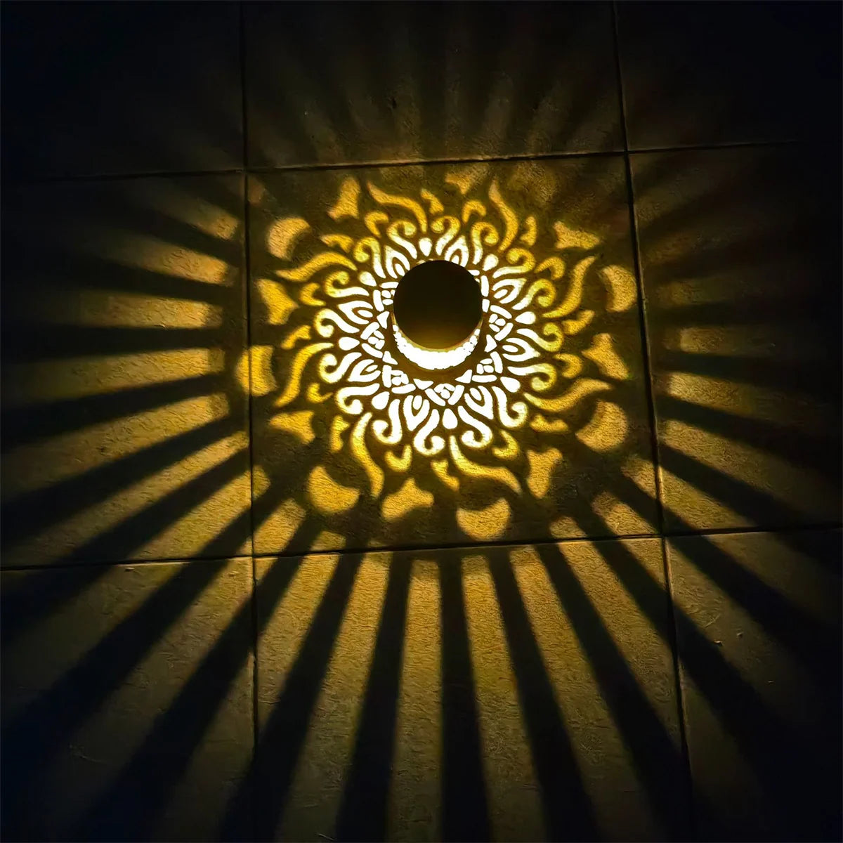 lampe solaire murale noire ornements floraux moderne contemporain