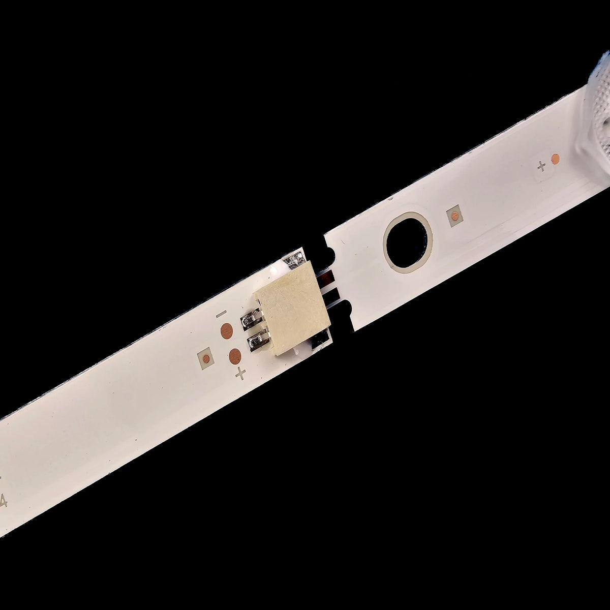 bande lumineuse led blanche moderne connecteur électrique fixations numéros référence