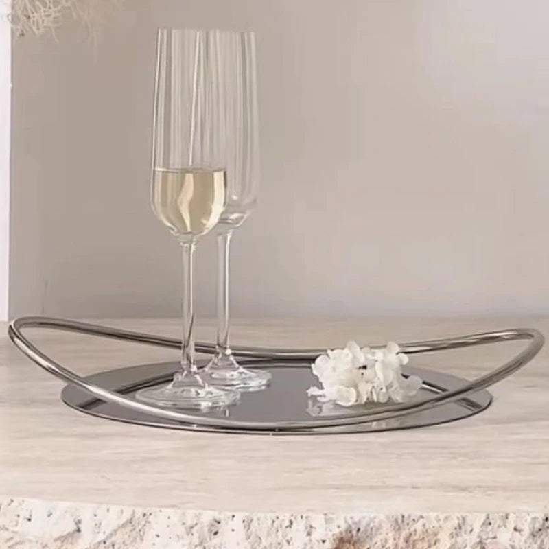 Plateau rangement moderne bois cadre métallique verres champagne bougies fleurs séchées desserts minimaliste élégant