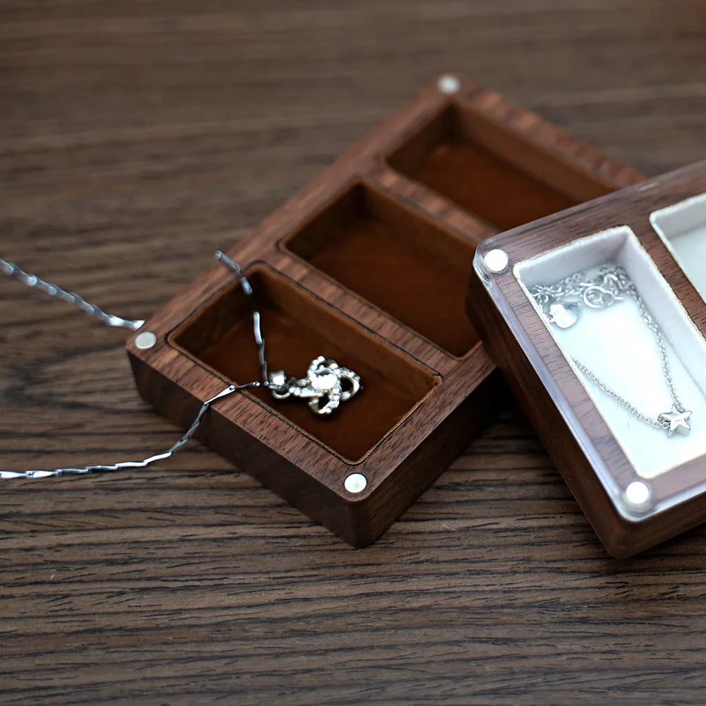 boîte bijoux bois foncé tissu intérieur moderne clips anneaux boucles d'oreilles colliers cadeau présentation