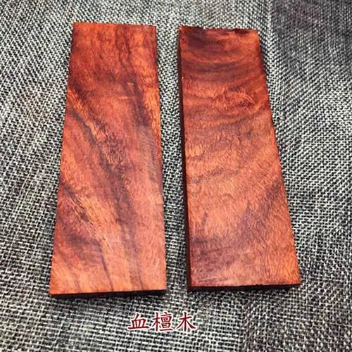 plaquettes bois sculptées grain naturel marbré artisanal noir marron clair foncé or rouge doré