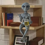 figurines aliens assis verres bière vert gris détails musculaires decoratifs humoristiques science fiction