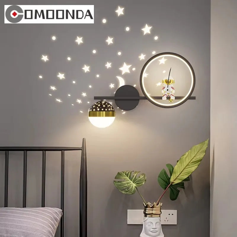 lampe murale moderne or noir blanc support sphère lumineuse figurine étude chambre entrée