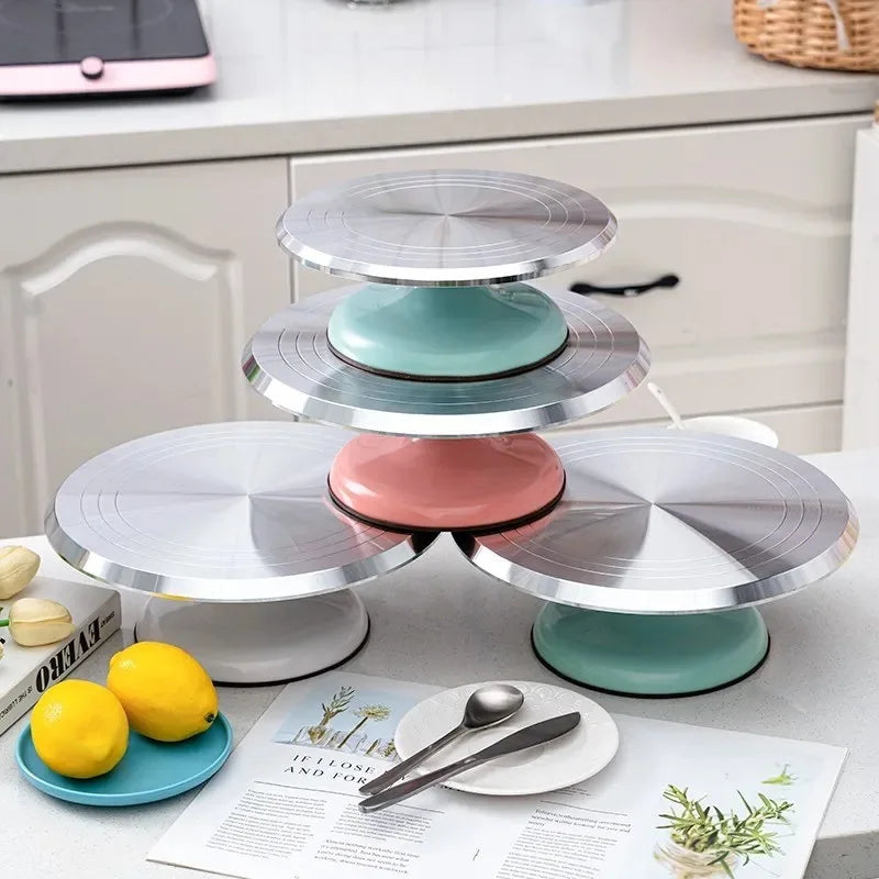 tableau tournant decoration gateau blanc rose bleu moderne outils pâtisserie accessoires spatule couteau fourchette