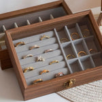 boîte rangement bijoux velours bois élégante or blanc diamants classique opaquet