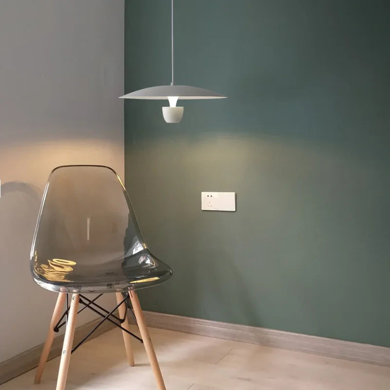 luminaire suspendu moderne minimaliste noir blanc abat jour disque élément décoratif câble fixation flux